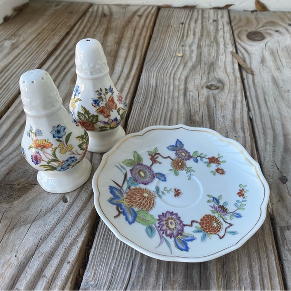 Aynsley Other - AYNSLEY Cottage Garden Vintage English China Salt & Pepper Shaker With Plate